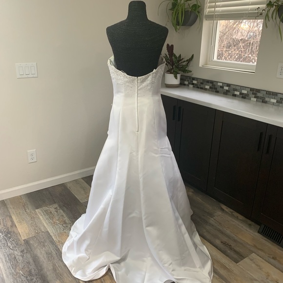 🚫SOLD🚫Eden Bridal wedding Dress 👗 White Size 10 Fit And Flare - Picture 6 of 12